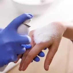 Když se pálí kůže: co se děje s vaším tělem při popáleninách