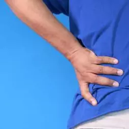 Bolí vás záda? Posilujte břicho! Pravda nebo lež?
