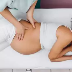 Lymfodrenáž během těhotenství: bezpečná cesta k uvolnění a zdraví nastávající maminky
