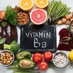 Vitamín B9: Nezbytný spojenec pro zdravé těhotenství a vývoj plodu