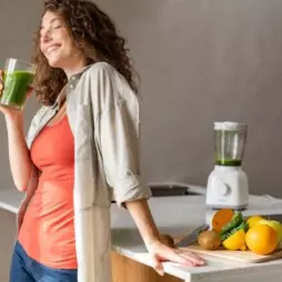 Podpora těla při dietě či detoxu organismu: Proč nezapomínat na vitamíny?