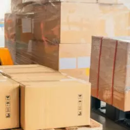 Doprava, montáž a servis židlí Adaptic: Jak to funguje v praxi?
