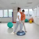 Cvičení na BOSU pro správné držení těla a napřímenou páteř