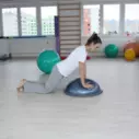 Cvičení pro posílení středu těla a paží