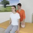Protažení svalů okolo hrudní páteře