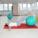 Cvičení na gymnastickém míči - rotace páteře