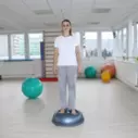 Cvičení na balanční podložce BOSU - holubička