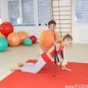 Cvičení na závěsném posilovacím systému - dámský klik