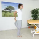 Protažení přední strany stehna ve stoji