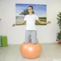 Cvičení na gymnastickém míči - vzpřímený klek