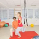 Cvičení na závěsném posilovacím systému - dřep s jednou nohou v zanožení