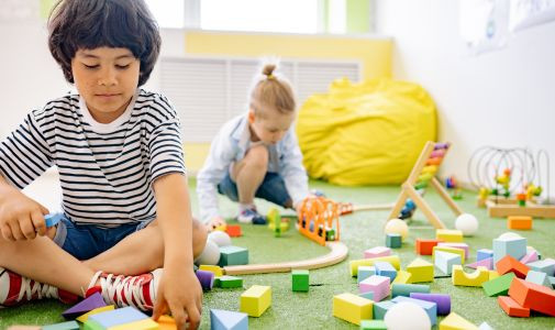 Jak poznat, zda je dítě připravené na školu: 8 jednoduchých testů školní zralosti