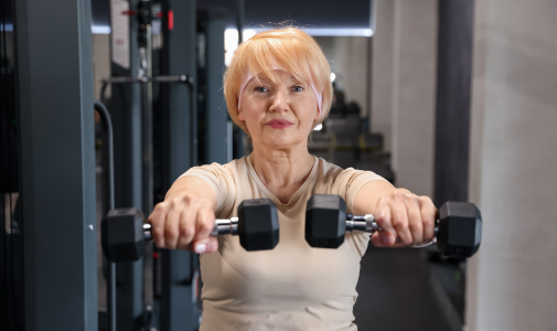 Posilování po padesátce: proč je klíčové pro ženy 50+