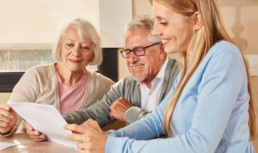 Pečovatelská služba: Pomoc doma ve chvíli, kdy už všechno sami nezvládnete