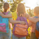 Batohy pro starší děti a studenty: jak skloubit styl a zdraví