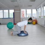 Cvičení na balanční podložce BOSU - zanožování na všech čyřech