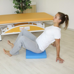 Brunkow - vzpěr a stabilizace o kořeny rukou a pat vsedě na balanční podložce