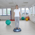 Cvičení na balanční podložce BOSU - holubička