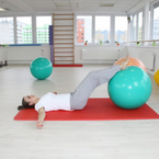 Cvičení na gymnastickém míči - rotace páteře