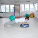 Cvičení pro posílení mezilopatkových svalů, paží a trupu