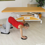 Cvičení dle Klappovy metody - plížení v kliku klečmo se současným pohybem obou paží