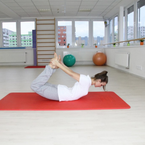 Jógová pozice luk - Dhanurásana